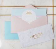 Voucher w wersji papierowej.