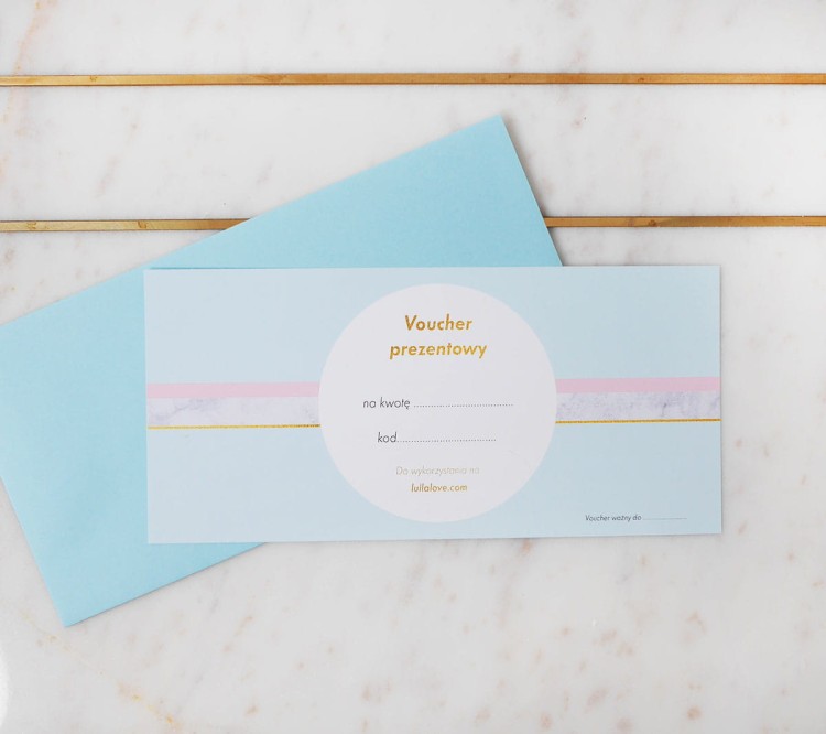 Voucher w wersji papierowej.