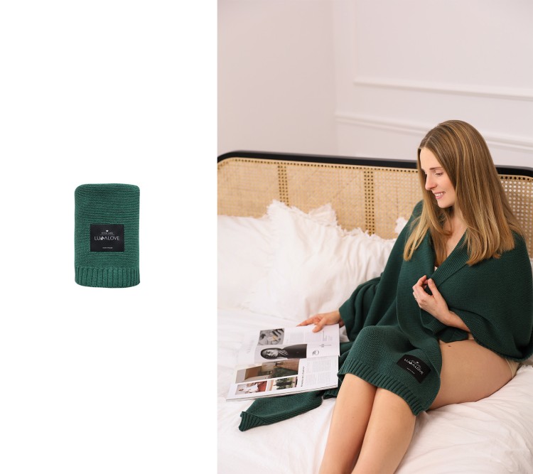 Duży koc w kolorze butelkowej zieleni